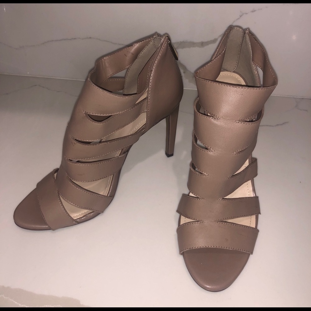 BCBGeneration 4” heel w/zipper